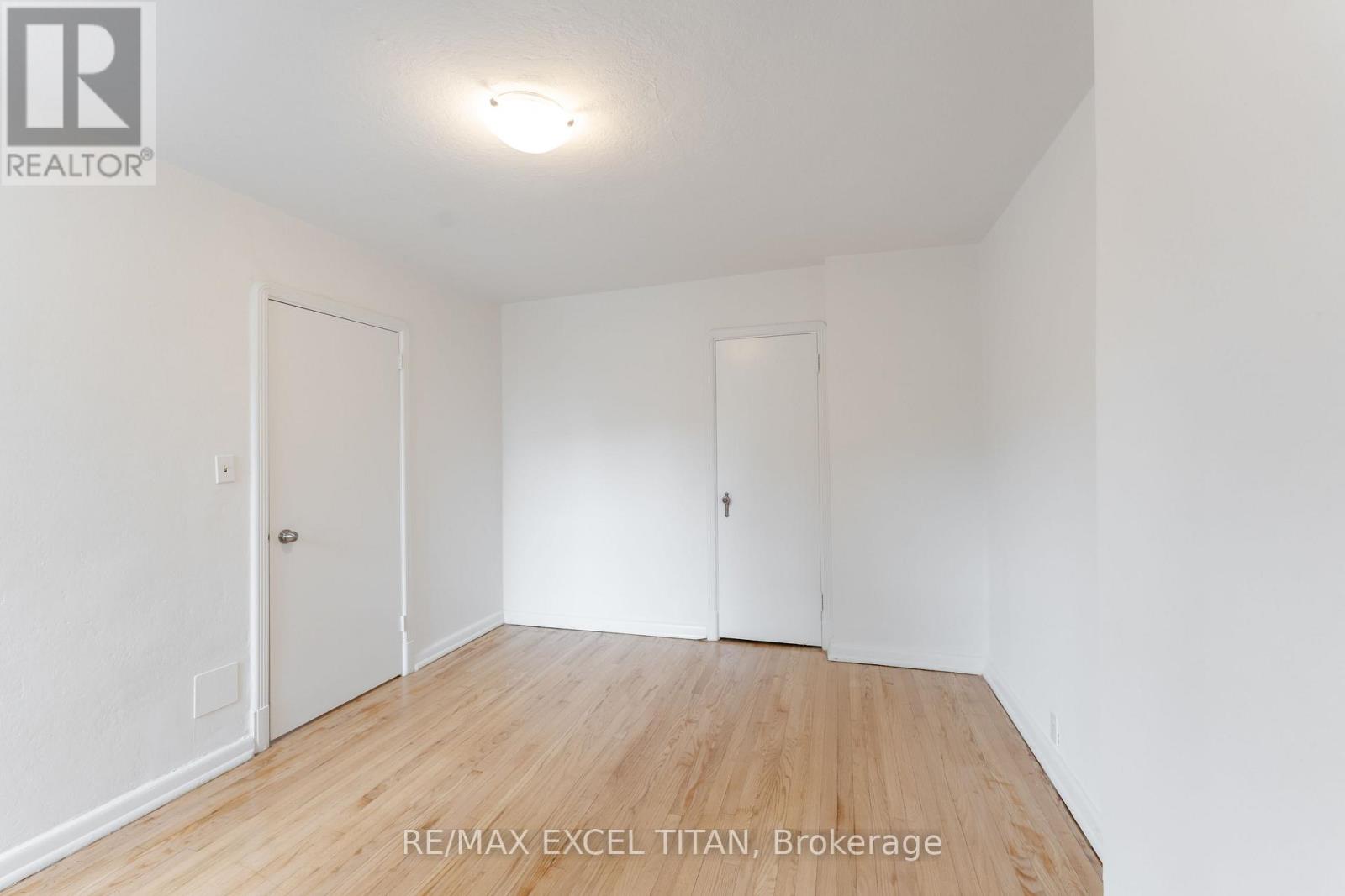 35 - 8 Mallory Gardens, Toronto, Ontario  M4V 2A6 - Photo 7 - C13472490