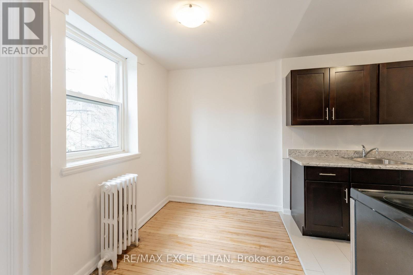 35 - 8 Mallory Gardens, Toronto, Ontario  M4V 2A6 - Photo 8 - C13472490