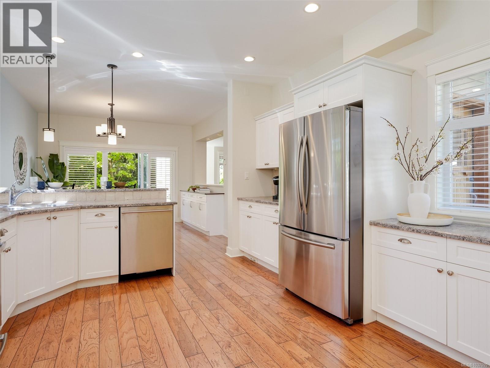 566 Caselton Pl, Saanich, British Columbia  V8Z 7Y5 - Photo 12 - 1037099