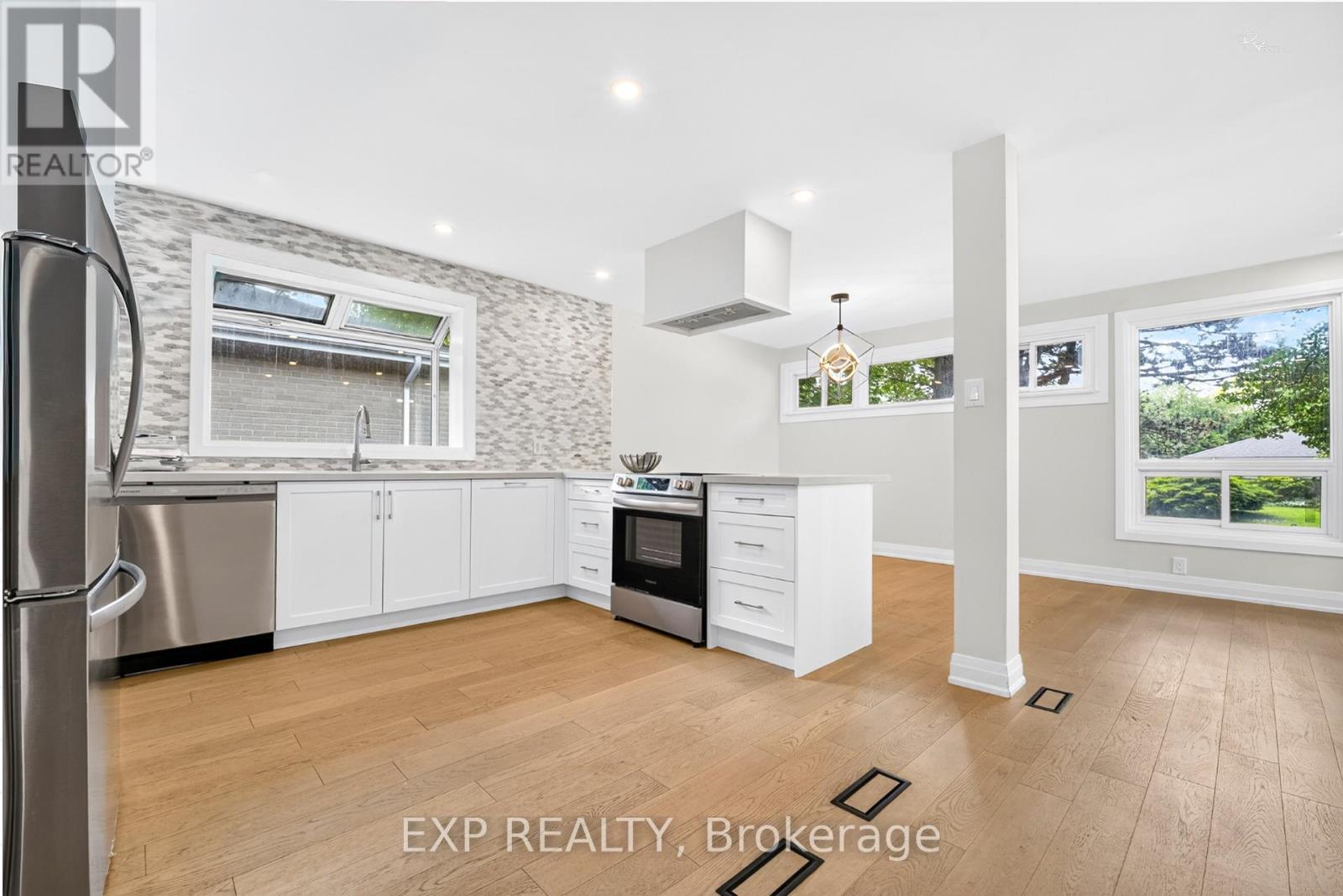 39 Treadgold Crescent, Toronto, Ontario  M3A 1X1 - Photo 4 - C13472548