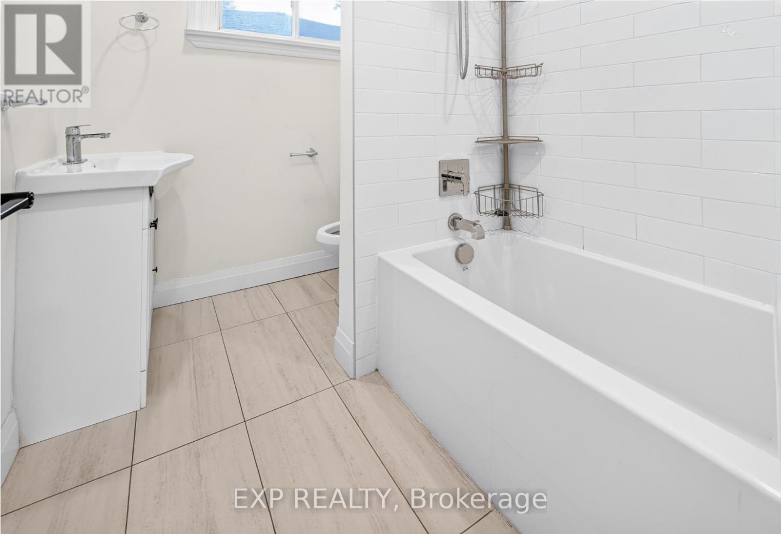 39 Treadgold Crescent, Toronto, Ontario  M3A 1X1 - Photo 8 - C13472548