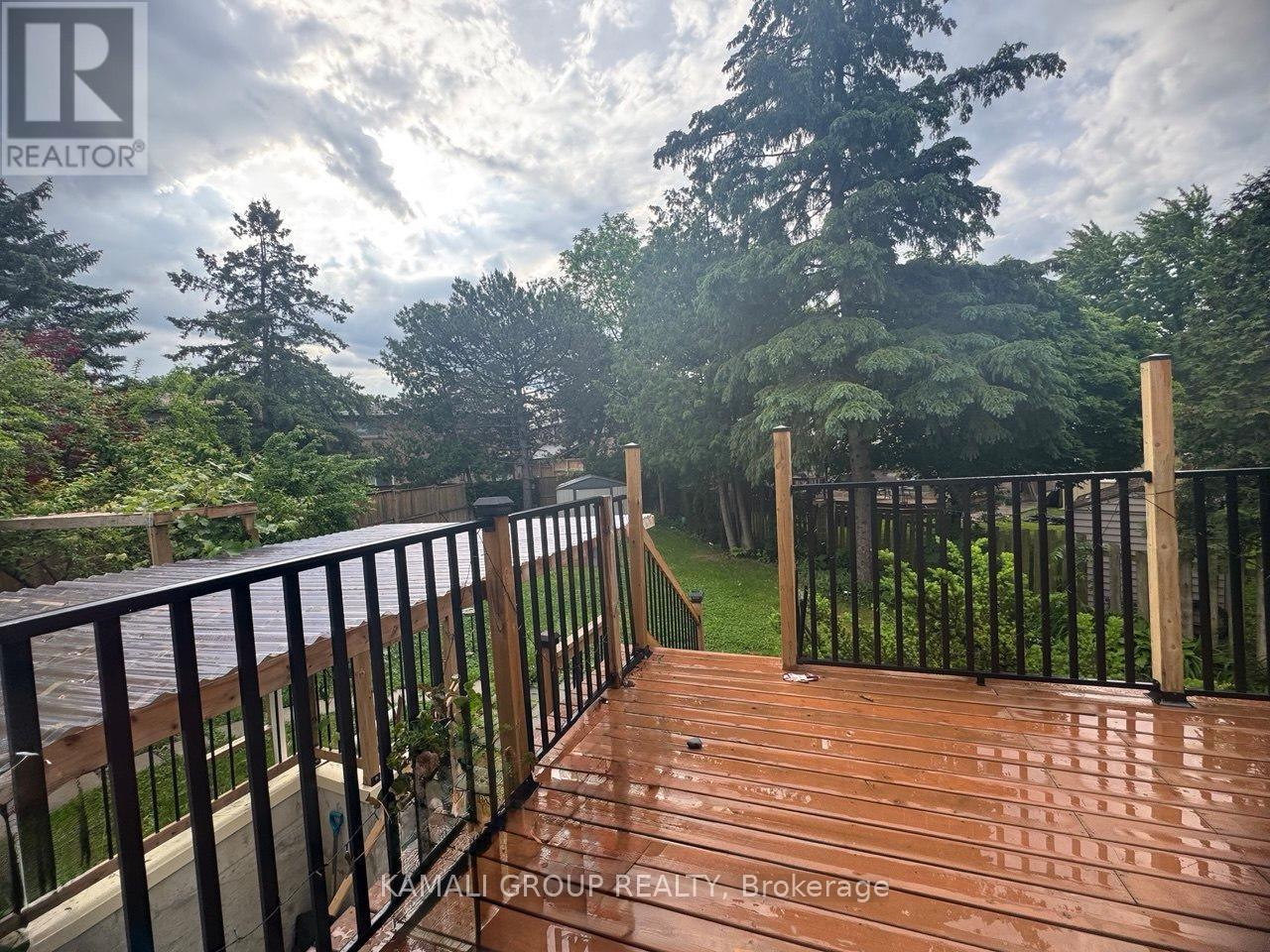 24 VALHALLA COURT, Aurora, Ontario