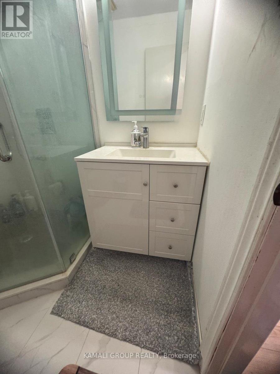 24 Valhalla Court, Aurora, Ontario  L4G 5W3 - Photo 11 - N13472552