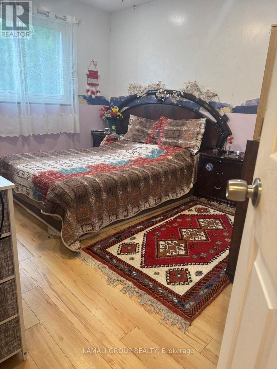 24 Valhalla Court, Aurora, Ontario  L4G 5W3 - Photo 13 - N13472552