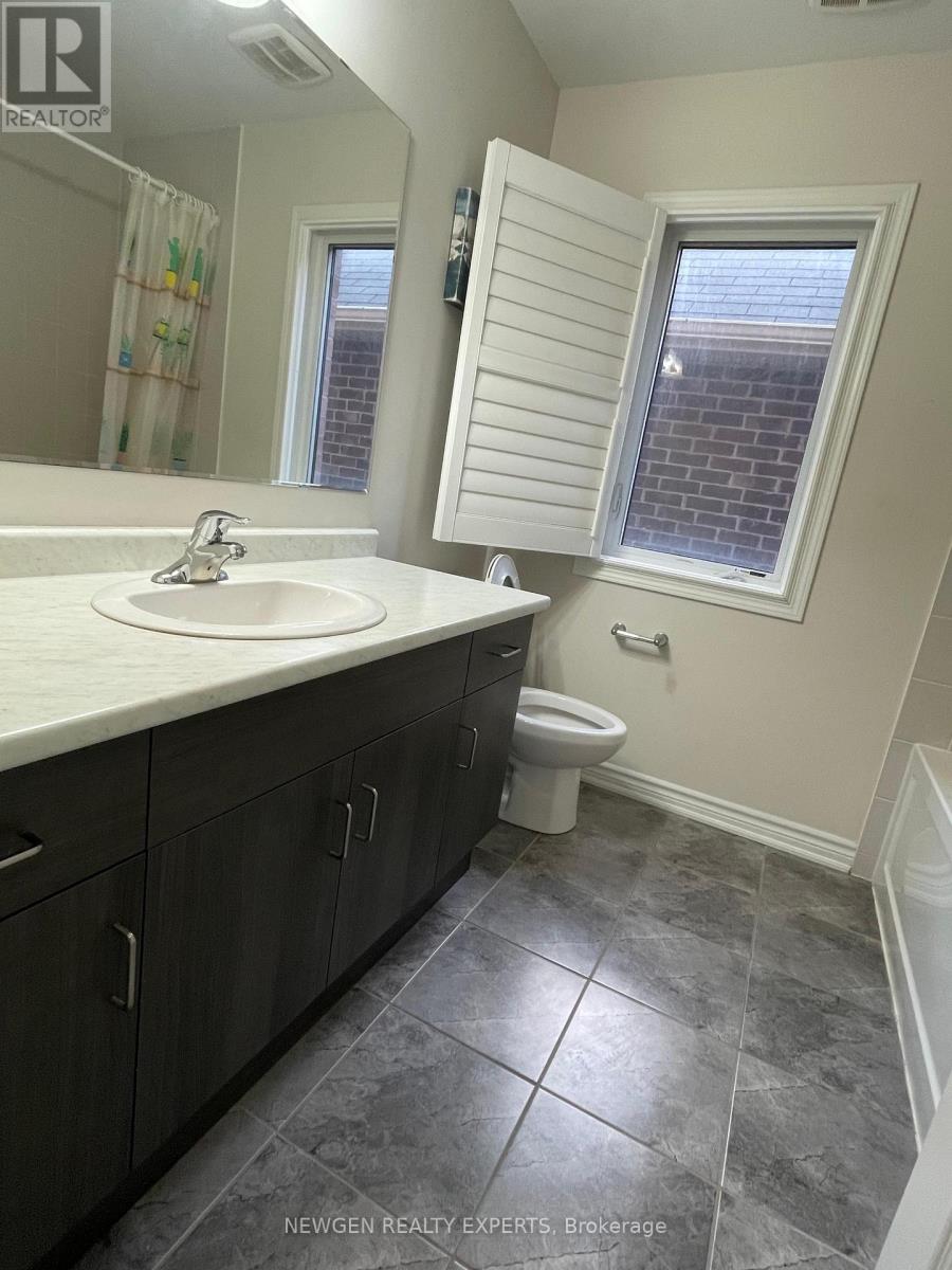 33 Bannister Crescent, Brampton, Ontario  L7A 4H2 - Photo 6 - W13472324
