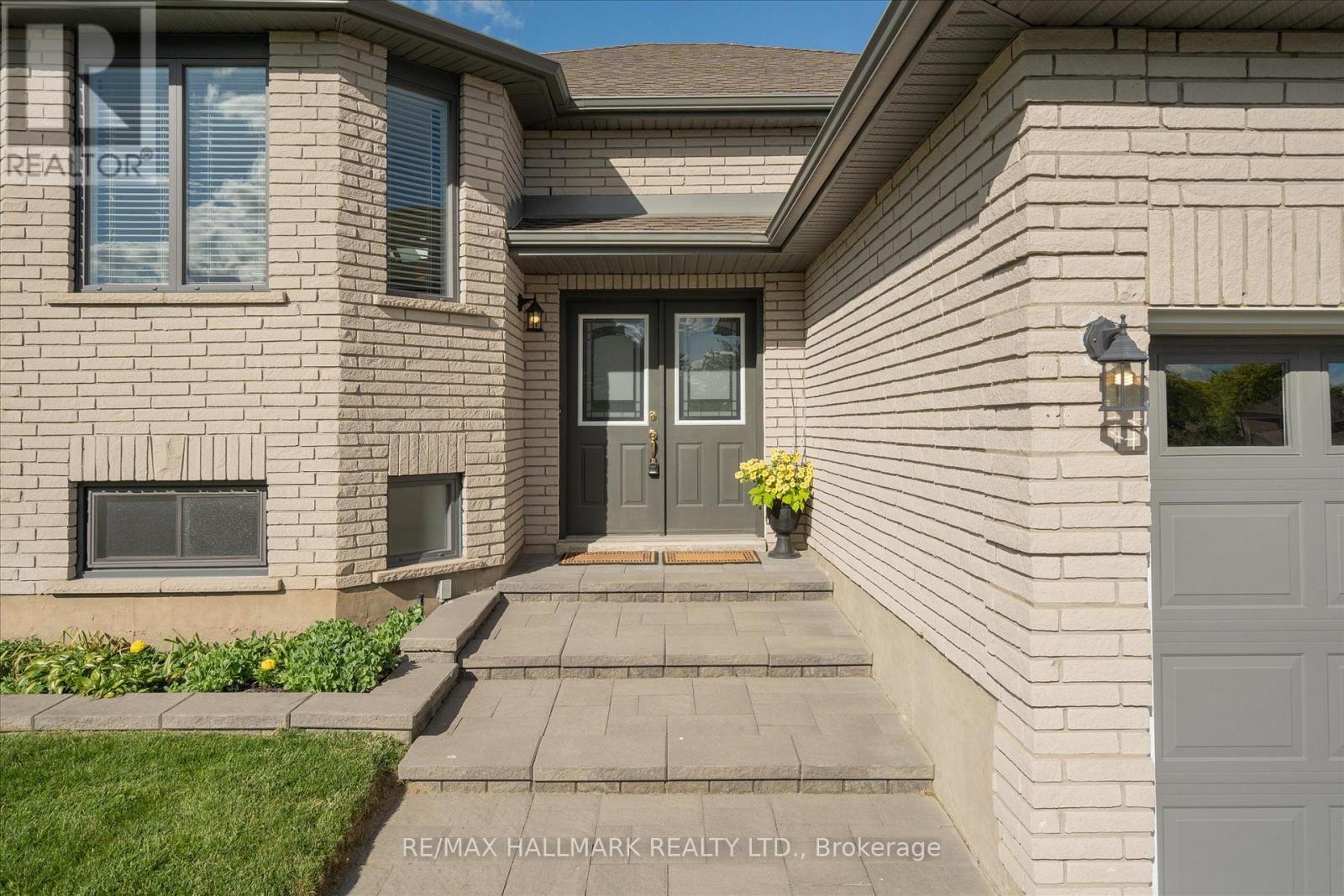 1044 Riddell Avenue, Cobourg, Ontario  K9A 5M8 - Photo 2 - X13444222