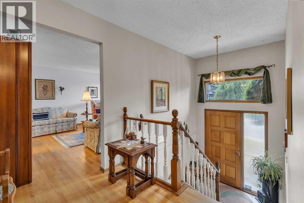 4115 Edgemont Hill NW, Calgary, Alberta  T3A 2L3 - Photo 6 - A2321628