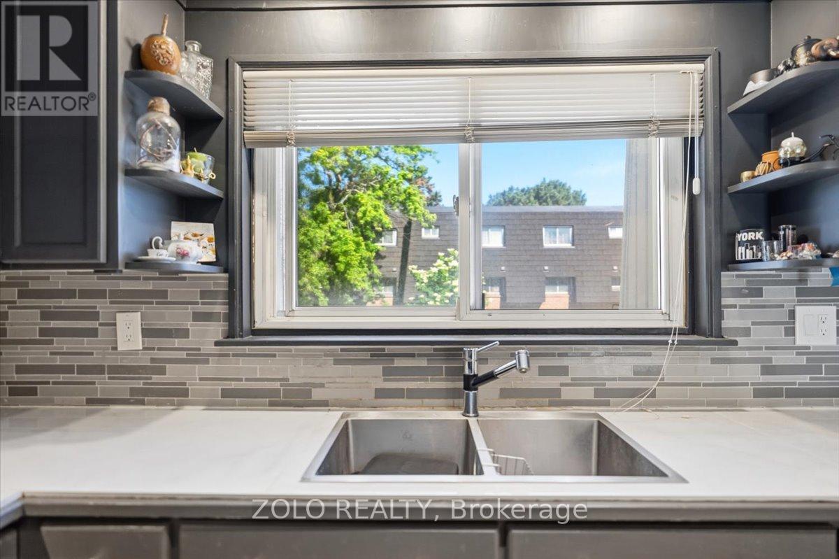 98 Darras Court, Brampton, Ontario L6T 1W7 - Photo 11 - W13461990