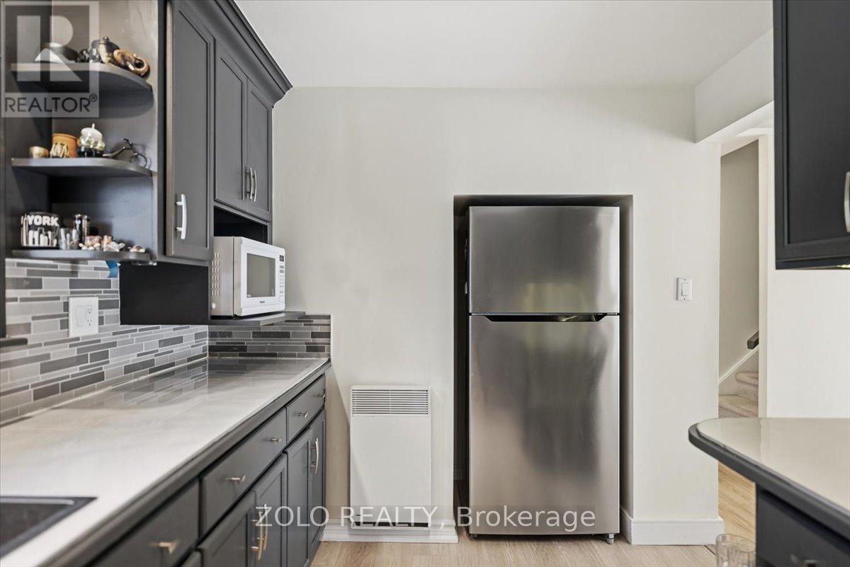 98 Darras Court, Brampton, Ontario L6T 1W7 - Photo 8 - W13461990