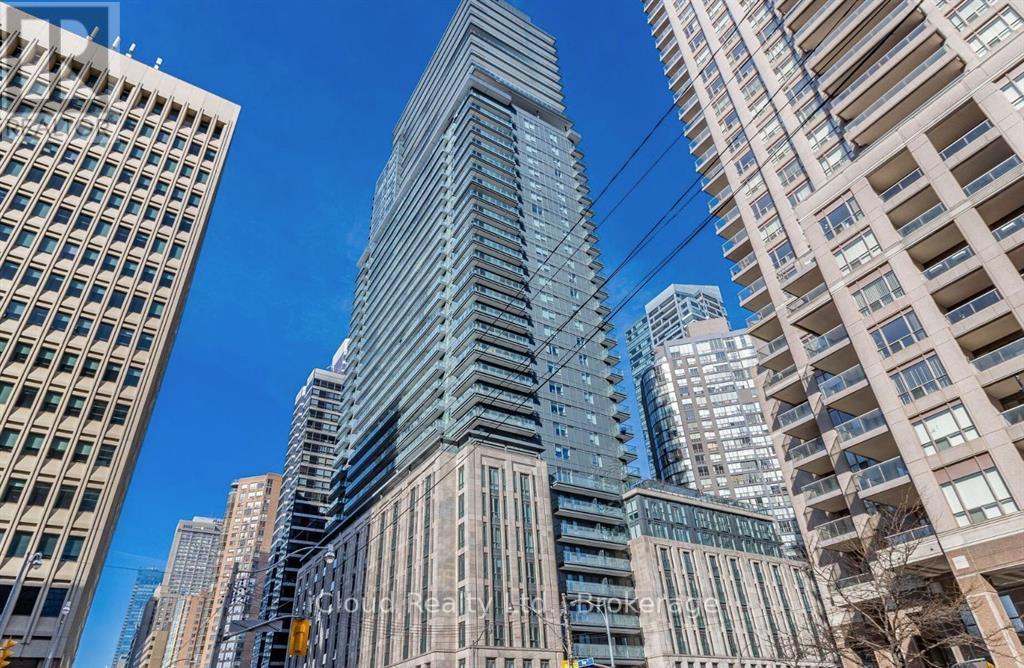 2818 - 955 BAY STREET, Toronto, Ontario