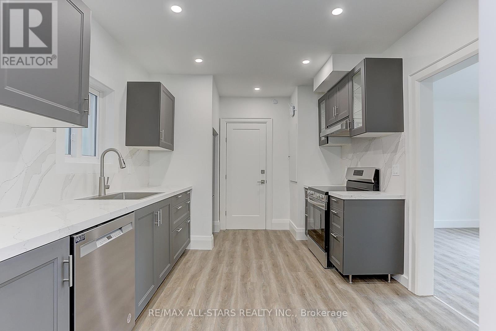 2 - 94 Thirty Ninth Street, Toronto, Ontario M8W 3M7 - Photo 4 - W13426870