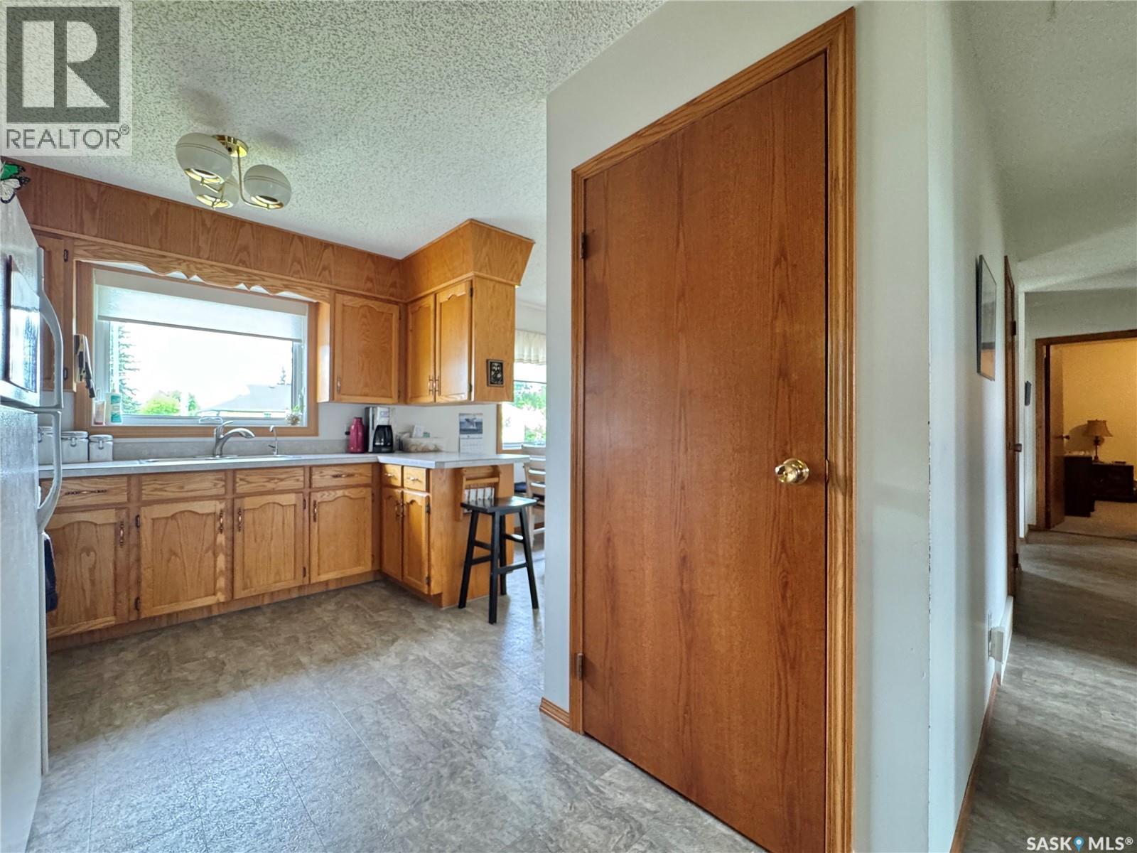 136 Darlington Street E, Yorkton, Saskatchewan  S3N 0E1 - Photo 4 - SK040146