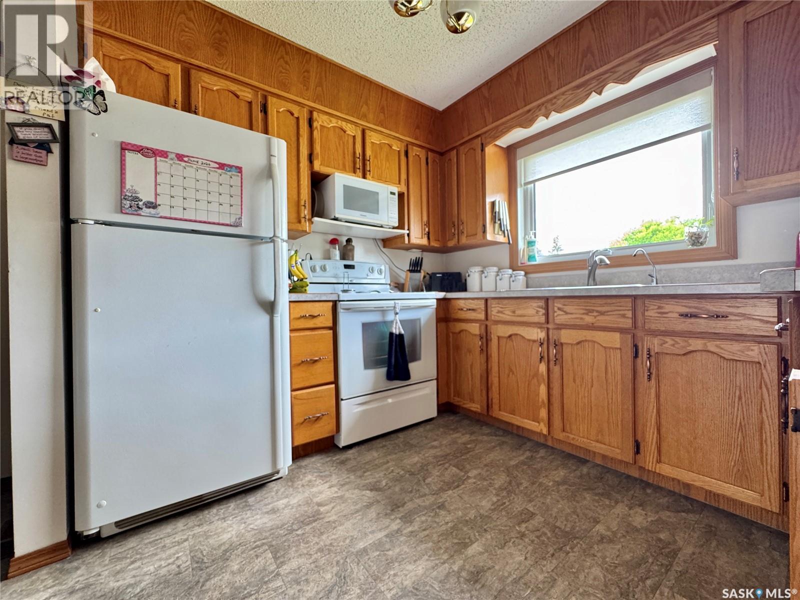 136 Darlington Street E, Yorkton, Saskatchewan  S3N 0E1 - Photo 9 - SK040146