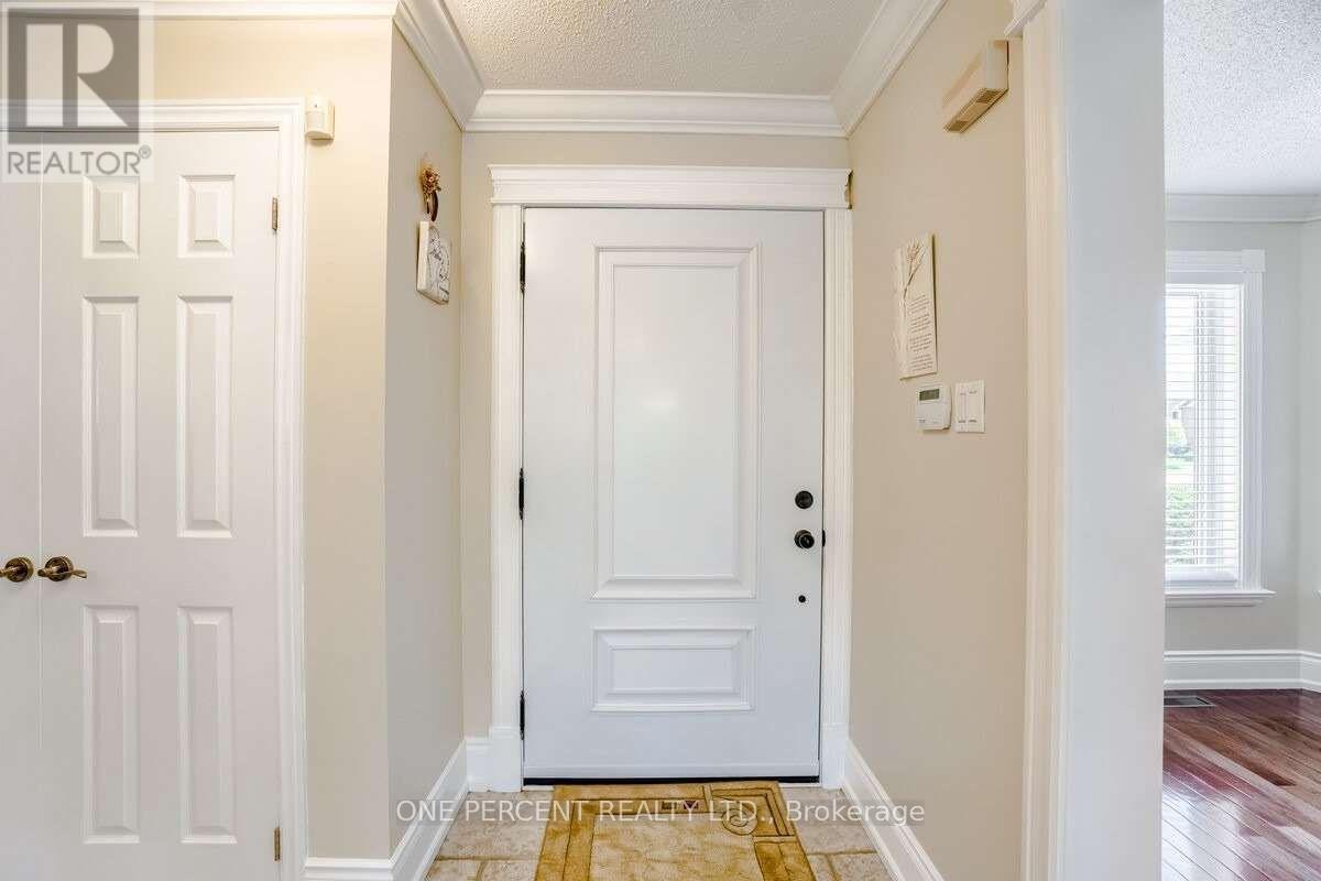 15 Beaverhall Road, Brampton, Ontario  L6X 4L3 - Photo 3 - W13472564