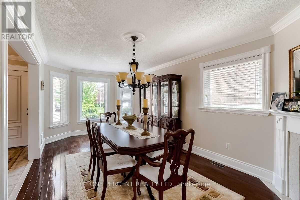 15 Beaverhall Road, Brampton, Ontario  L6X 4L3 - Photo 4 - W13472564