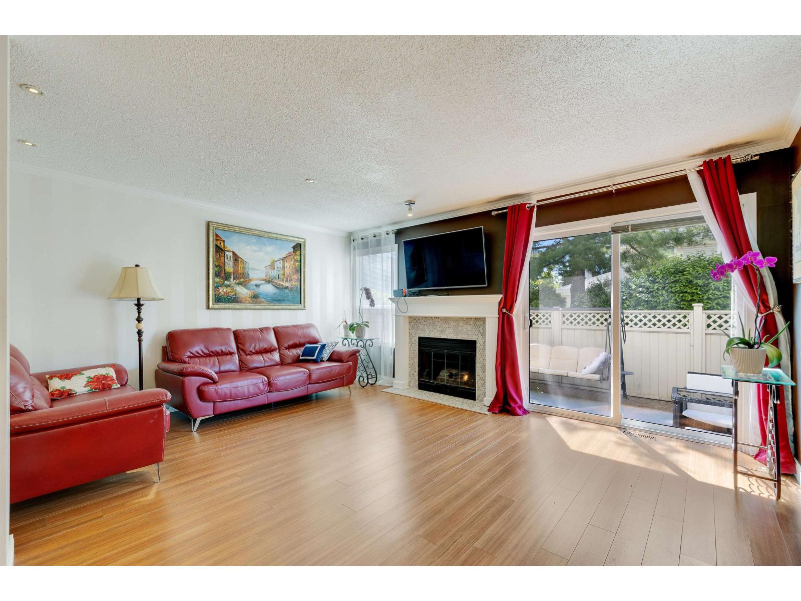 6433 121a Street, Surrey, British Columbia  V3W 0Y4 - Photo 3 - R3138190