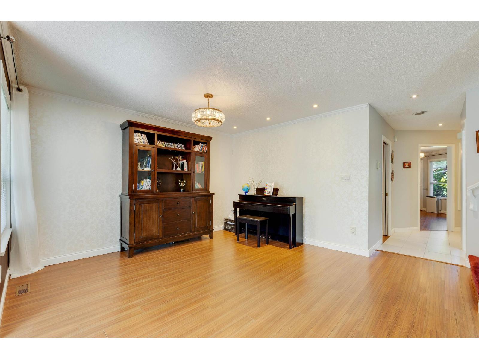 6433 121a Street, Surrey, British Columbia  V3W 0Y4 - Photo 8 - R3138190