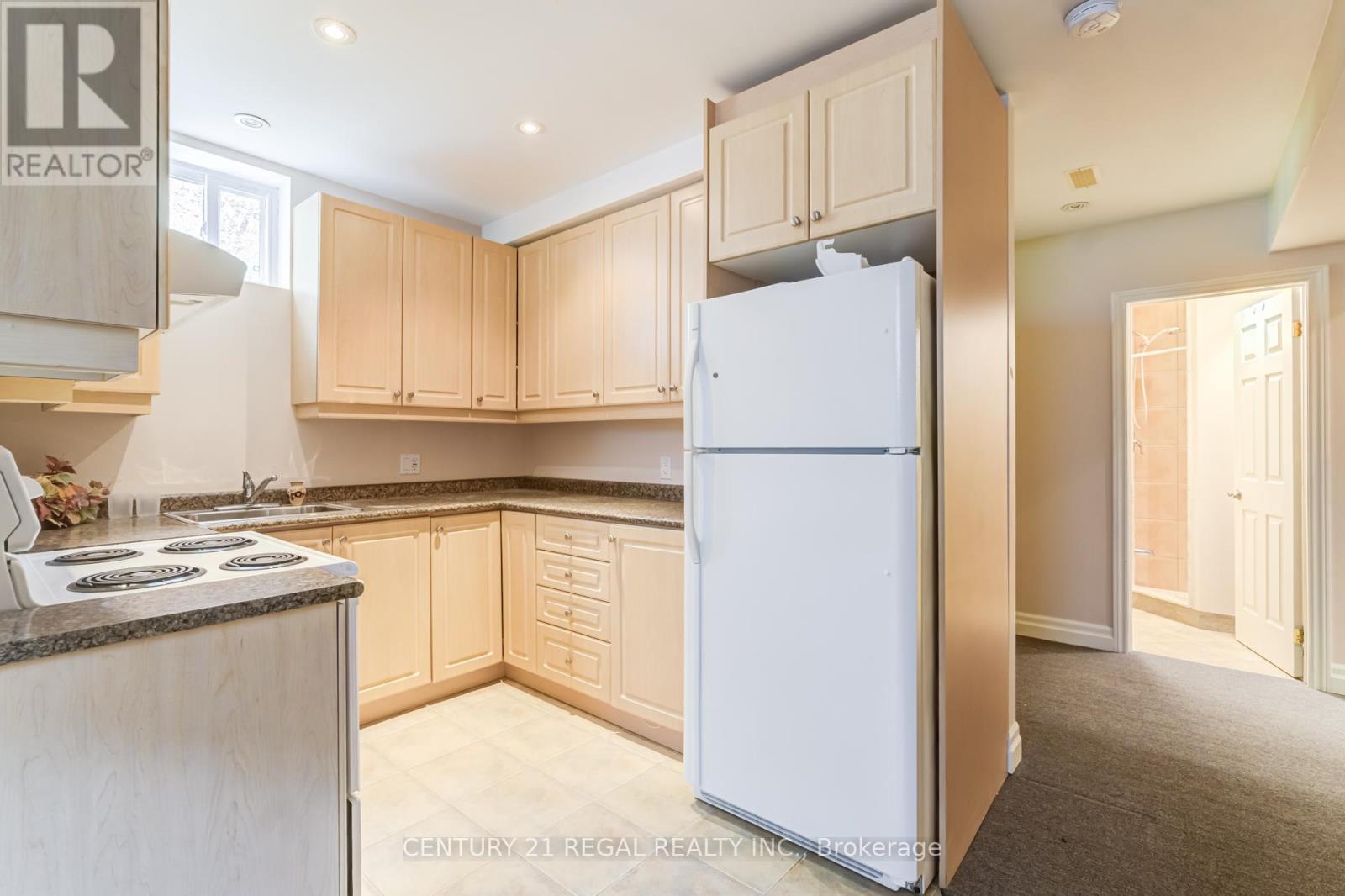 2a Twenty Eighth Basement Street, Toronto, Ontario  M8W 2Y4 - Photo 3 - W13472596