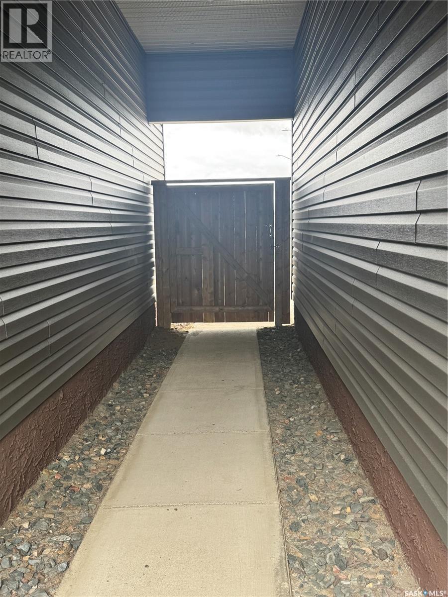 415 3rd Avenue W, Biggar, Saskatchewan  S0K 0M0 - Photo 43 - SK027372