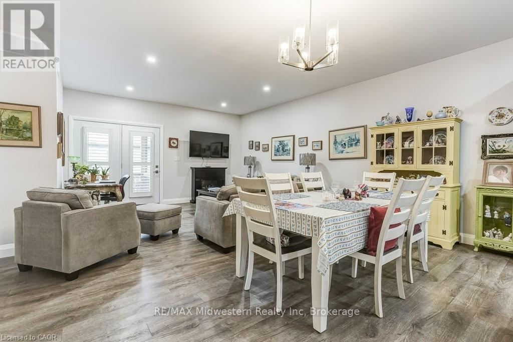 273 Queen Street, North Perth, Ontario  N0G 1B0 - Photo 12 - X13472618