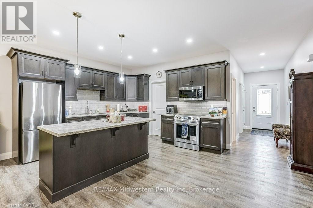 273 Queen Street, North Perth, Ontario  N0G 1B0 - Photo 14 - X13472618
