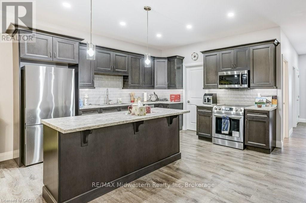 273 Queen Street, North Perth, Ontario  N0G 1B0 - Photo 15 - X13472618