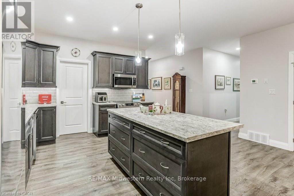 273 Queen Street, North Perth, Ontario  N0G 1B0 - Photo 16 - X13472618