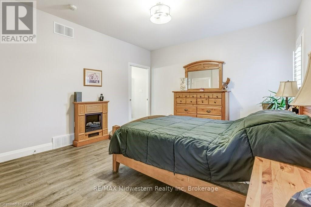 273 Queen Street, North Perth, Ontario  N0G 1B0 - Photo 20 - X13472618