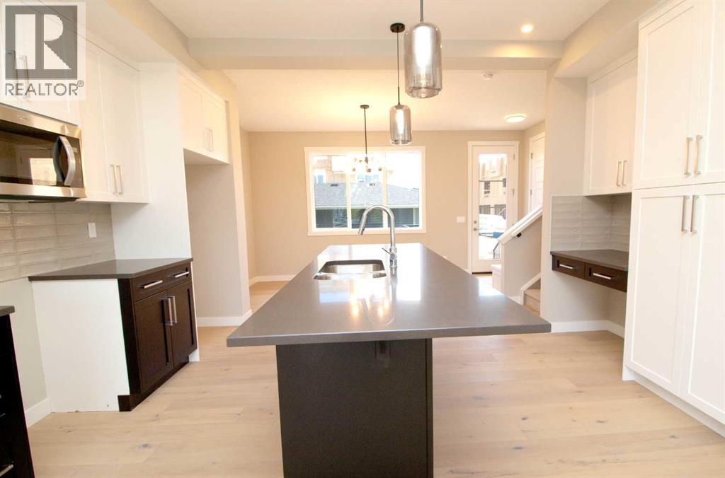 302 Sundown Road, Cochrane, Alberta  T4C 3H2 - Photo 9 - A2256036