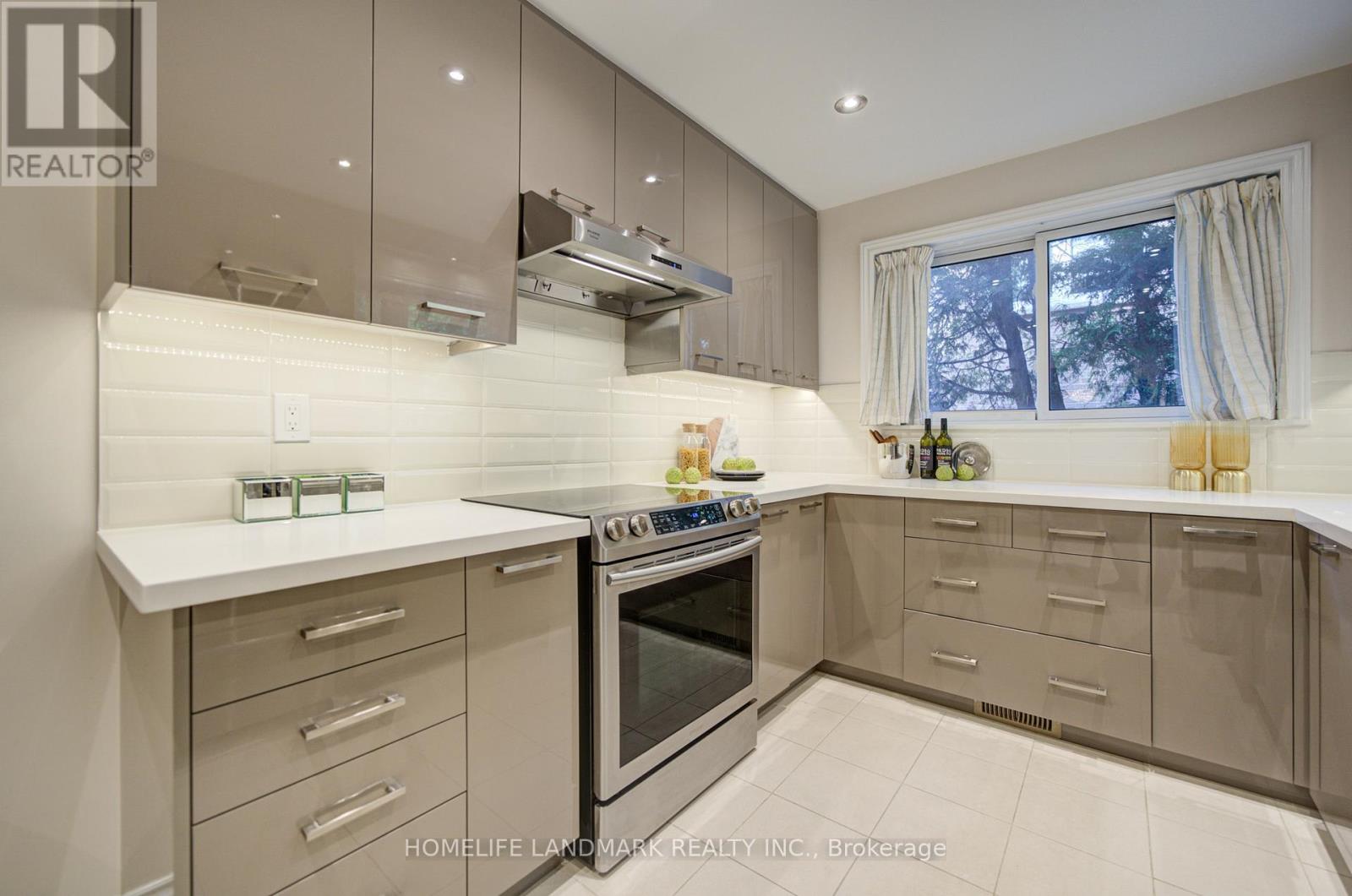 21 Colonnade Road, Toronto, Ontario  M2K 2L6 - Photo 14 - C13472718