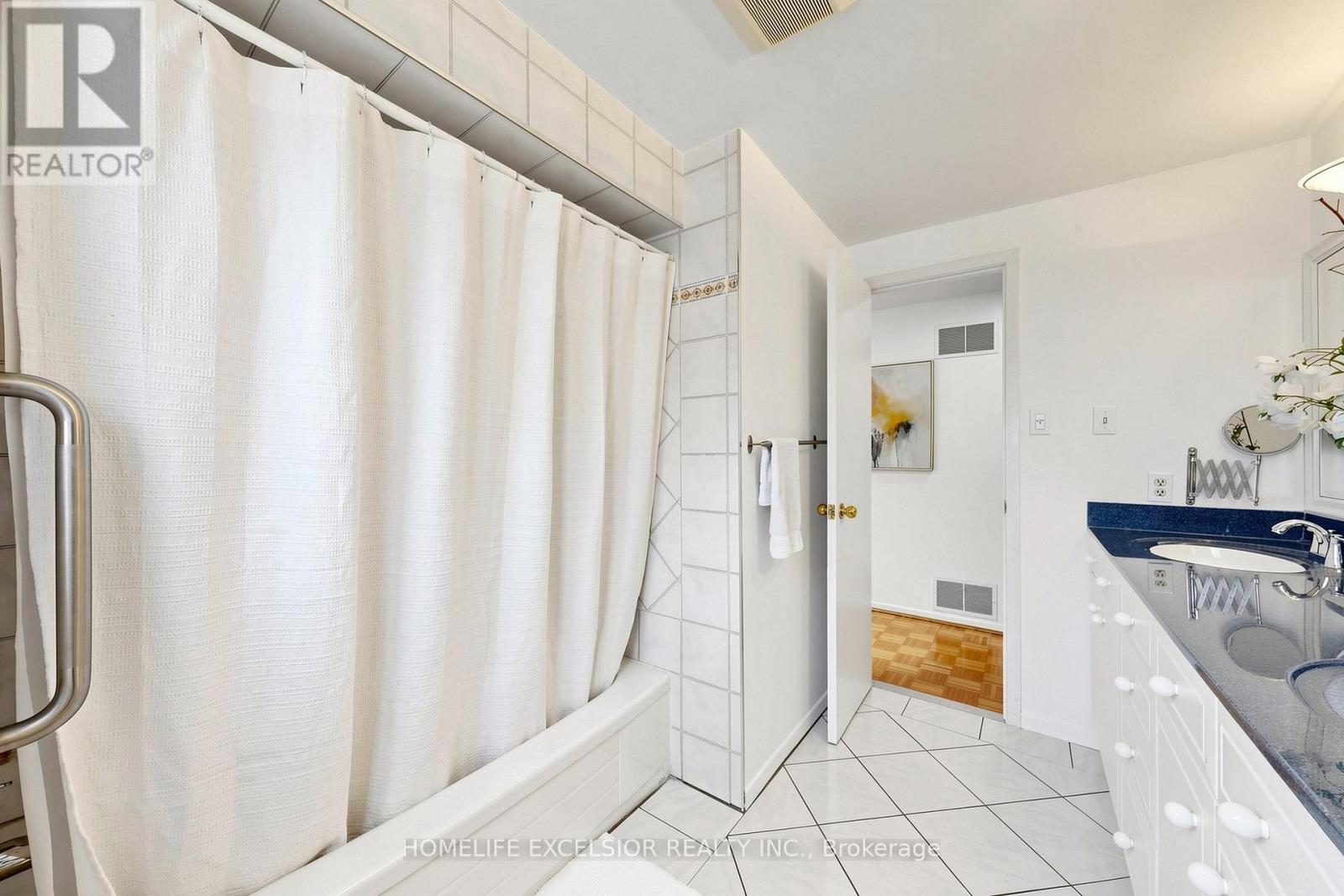 8 Dunmail Drive, Toronto, Ontario  M1V 1J5 - Photo 35 - E13472700