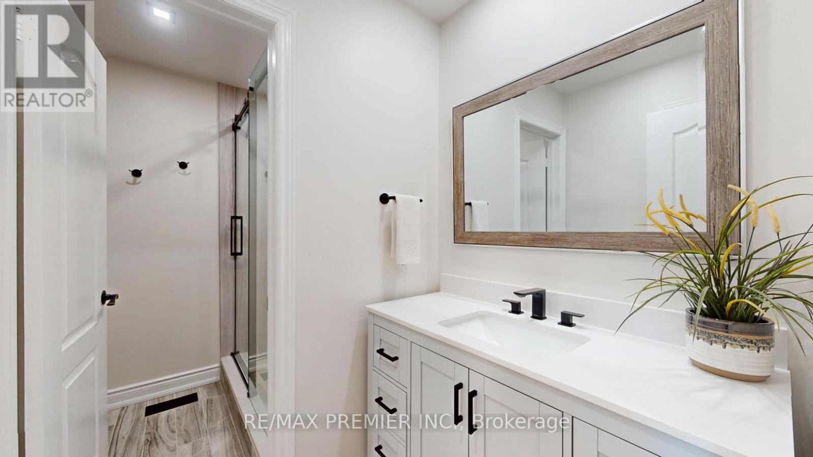 32 Timberwolf Crescent, Vaughan, Ontario  L4H 2W2 - Photo 14 - N13472704