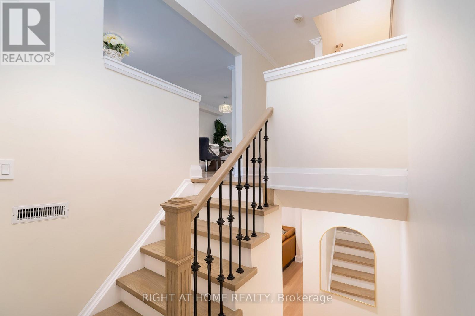 55 Hillview Drive, Newmarket, Ontario  L3Y 4H8 - Photo 10 - N13472708