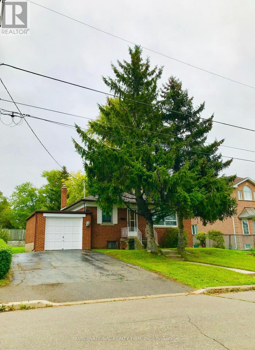 81 CLAVER AVENUE, Toronto, Ontario