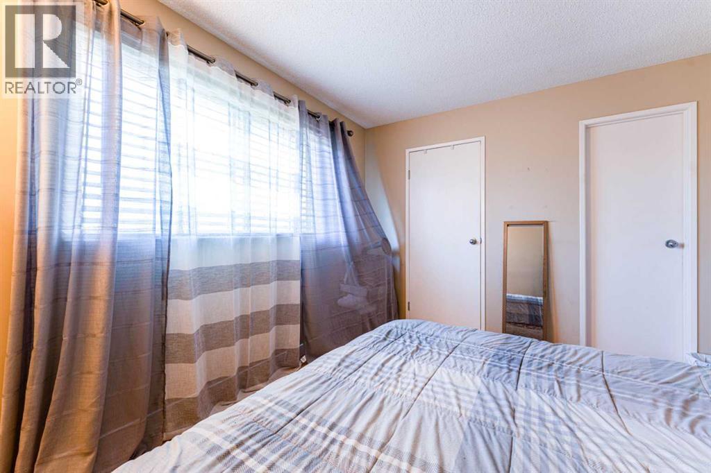 144 Midbend Place SE, Calgary, Alberta  T2X 2J6 - Photo 15 - A2318647