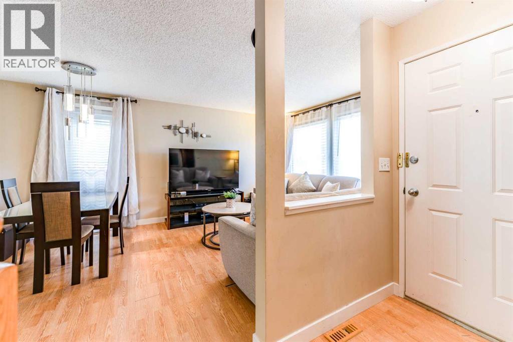 144 Midbend Place SE, Calgary, Alberta  T2X 2J6 - Photo 4 - A2318647