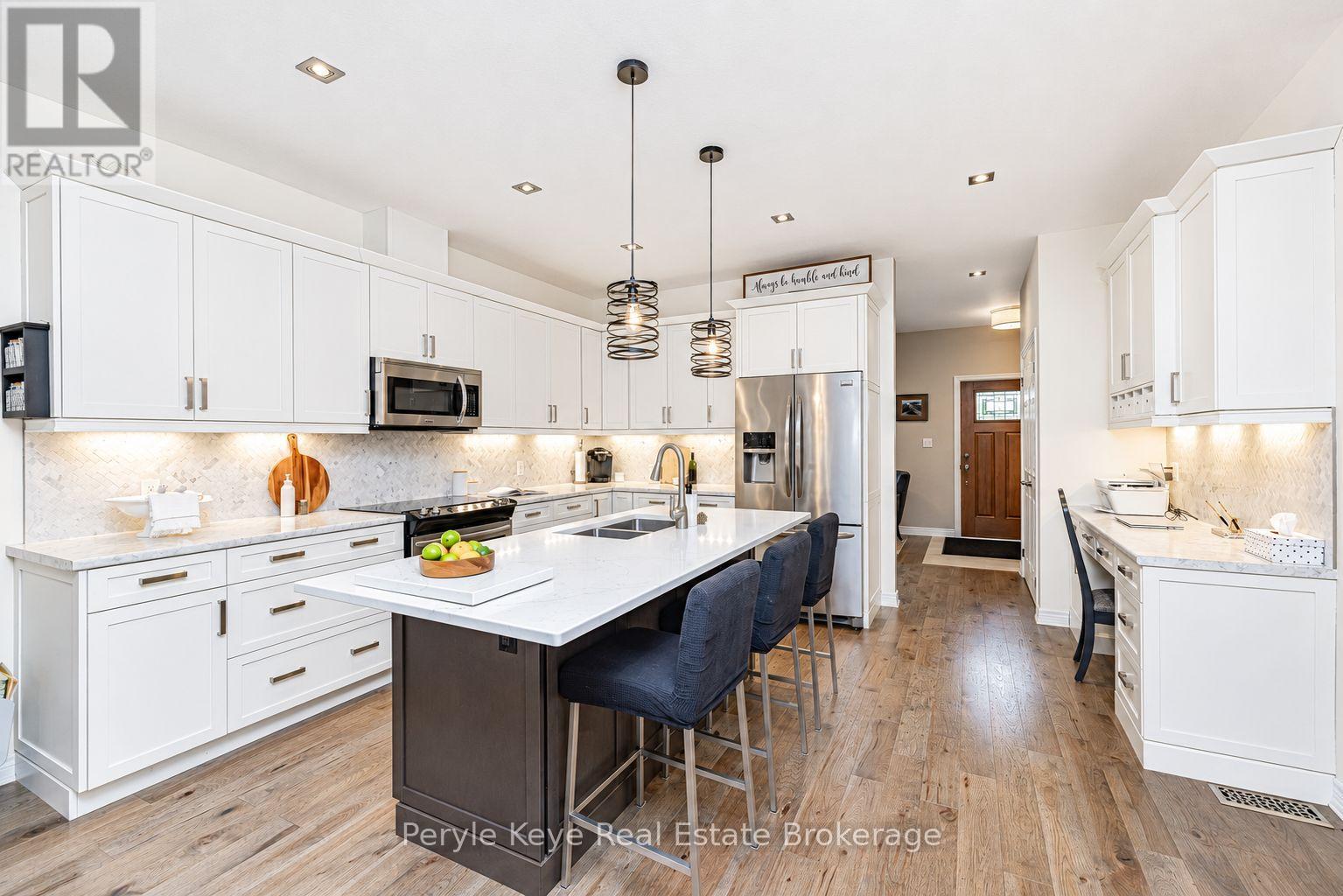 6 Serenity Place Crescent, Huntsville (Chaffey), Ontario  P1H 0C4 - Photo 1 - X13472772
