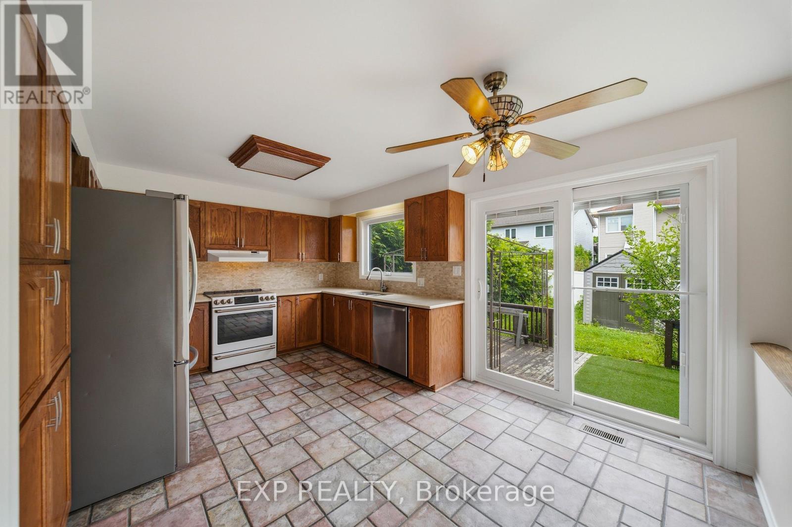 2023 Rolling Brook Drive, Ottawa, Ontario  K1W 1C9 - Photo 11 - X13472788