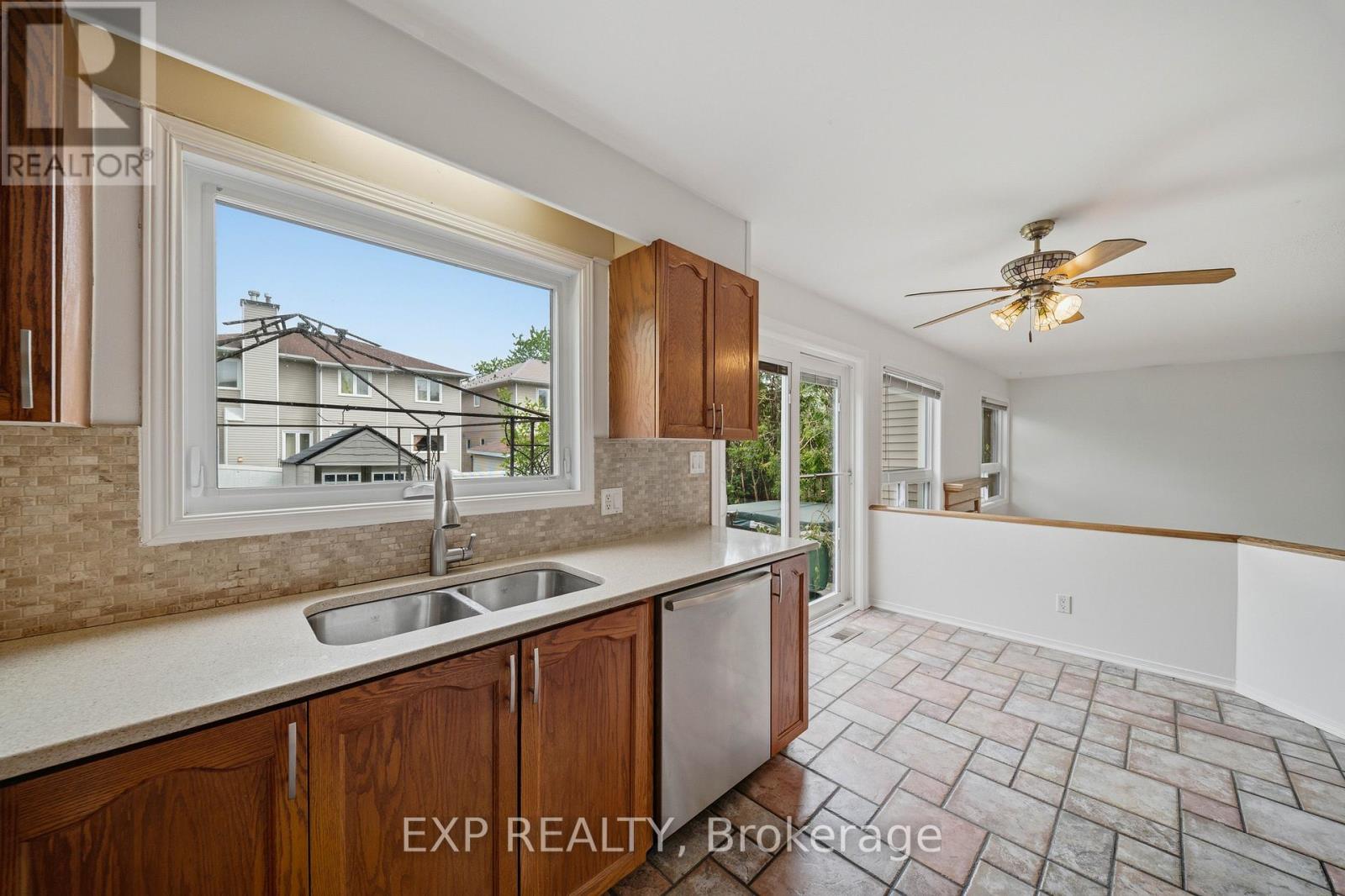 2023 Rolling Brook Drive, Ottawa, Ontario  K1W 1C9 - Photo 13 - X13472788