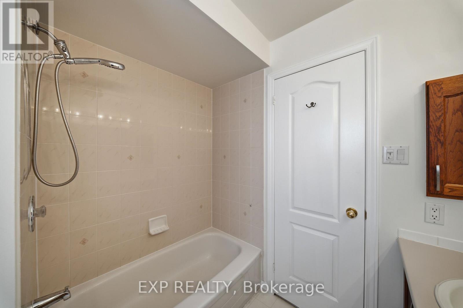 2023 Rolling Brook Drive, Ottawa, Ontario  K1W 1C9 - Photo 23 - X13472788