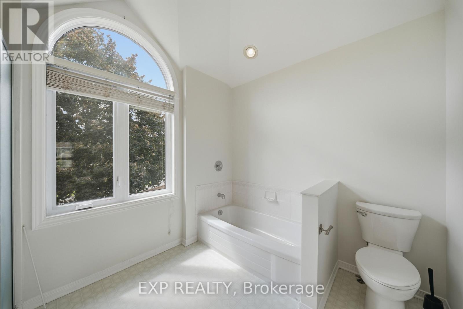 2023 Rolling Brook Drive, Ottawa, Ontario  K1W 1C9 - Photo 28 - X13472788