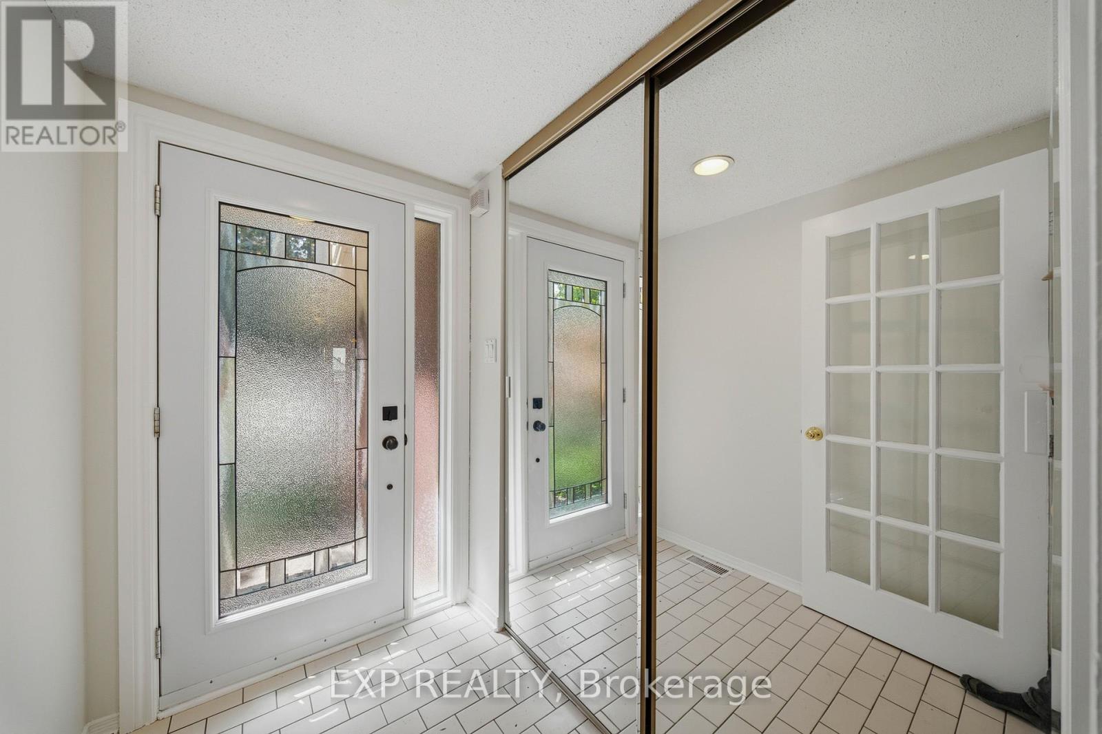 2023 Rolling Brook Drive, Ottawa, Ontario  K1W 1C9 - Photo 3 - X13472788