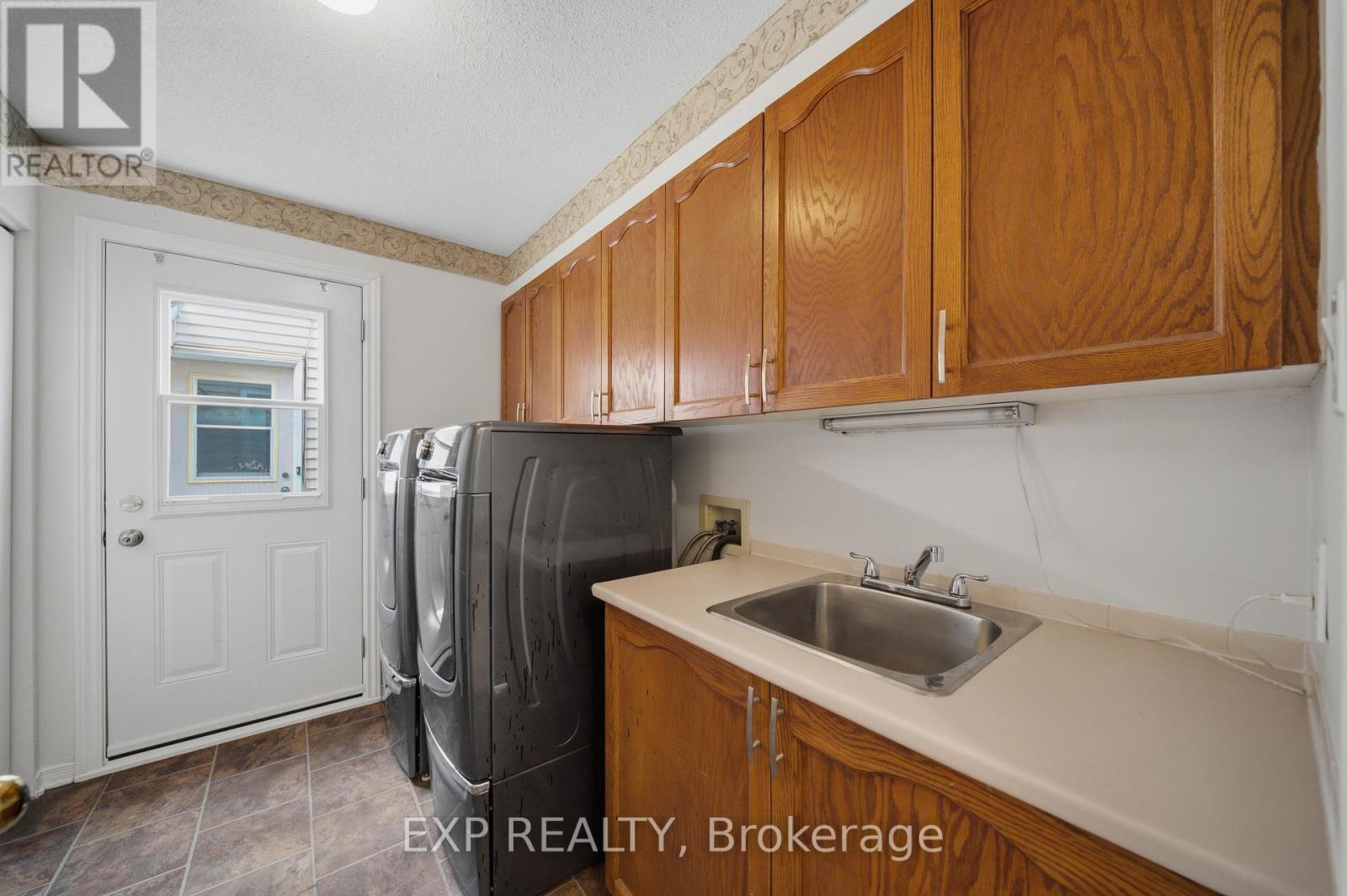 2023 Rolling Brook Drive, Ottawa, Ontario  K1W 1C9 - Photo 8 - X13472788