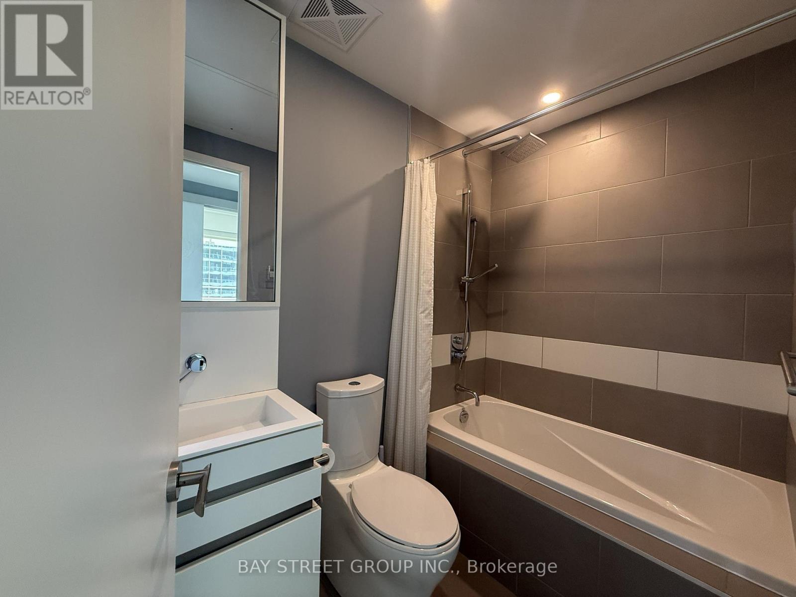 1709 - 197 Yonge Street, Toronto, Ontario  M5B 1M4 - Photo 11 - C13472736