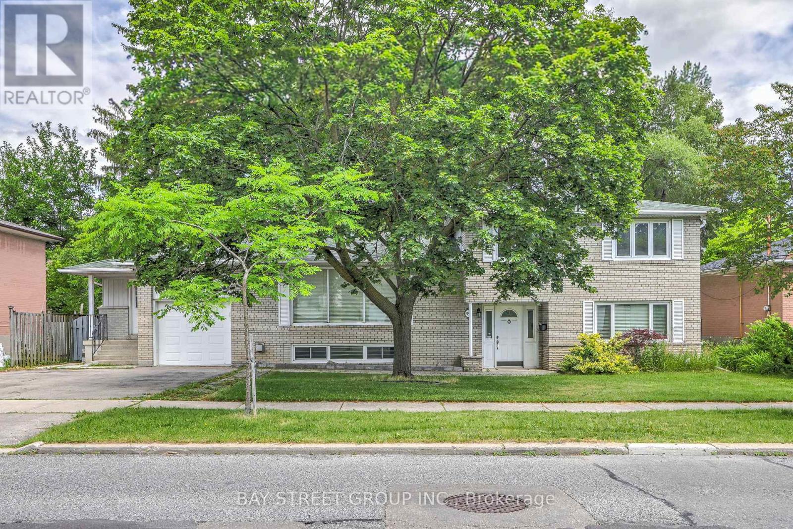 99 Grantbrook Street, Toronto, Ontario  M2R 2G2 - Photo 2 - C13472740