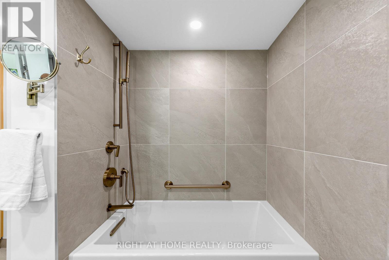 1505 - 25 The Esplanade, Toronto, Ontario  M5E 1W5 - Photo 27 - C13472792