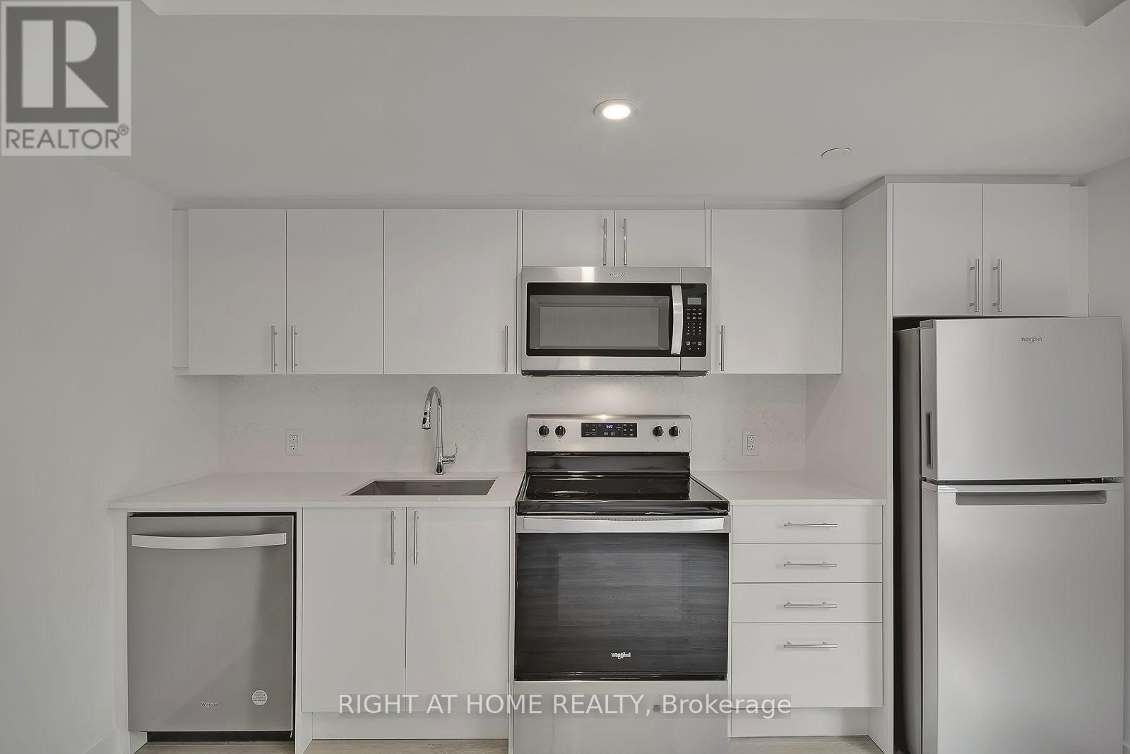 301 - 3 Strathgowan Avenue, Toronto, Ontario M4N 1B8 - Photo 3 - C13472814