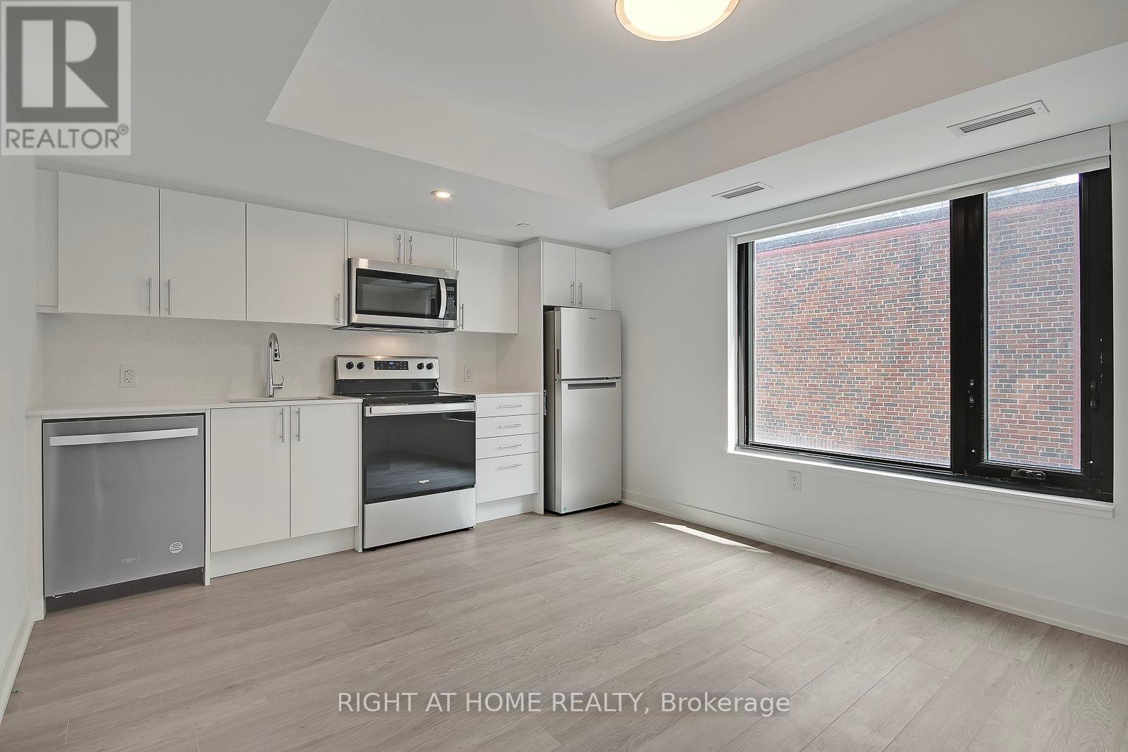 301 - 3 Strathgowan Avenue, Toronto, Ontario M4N 1B8 - Photo 4 - C13472814