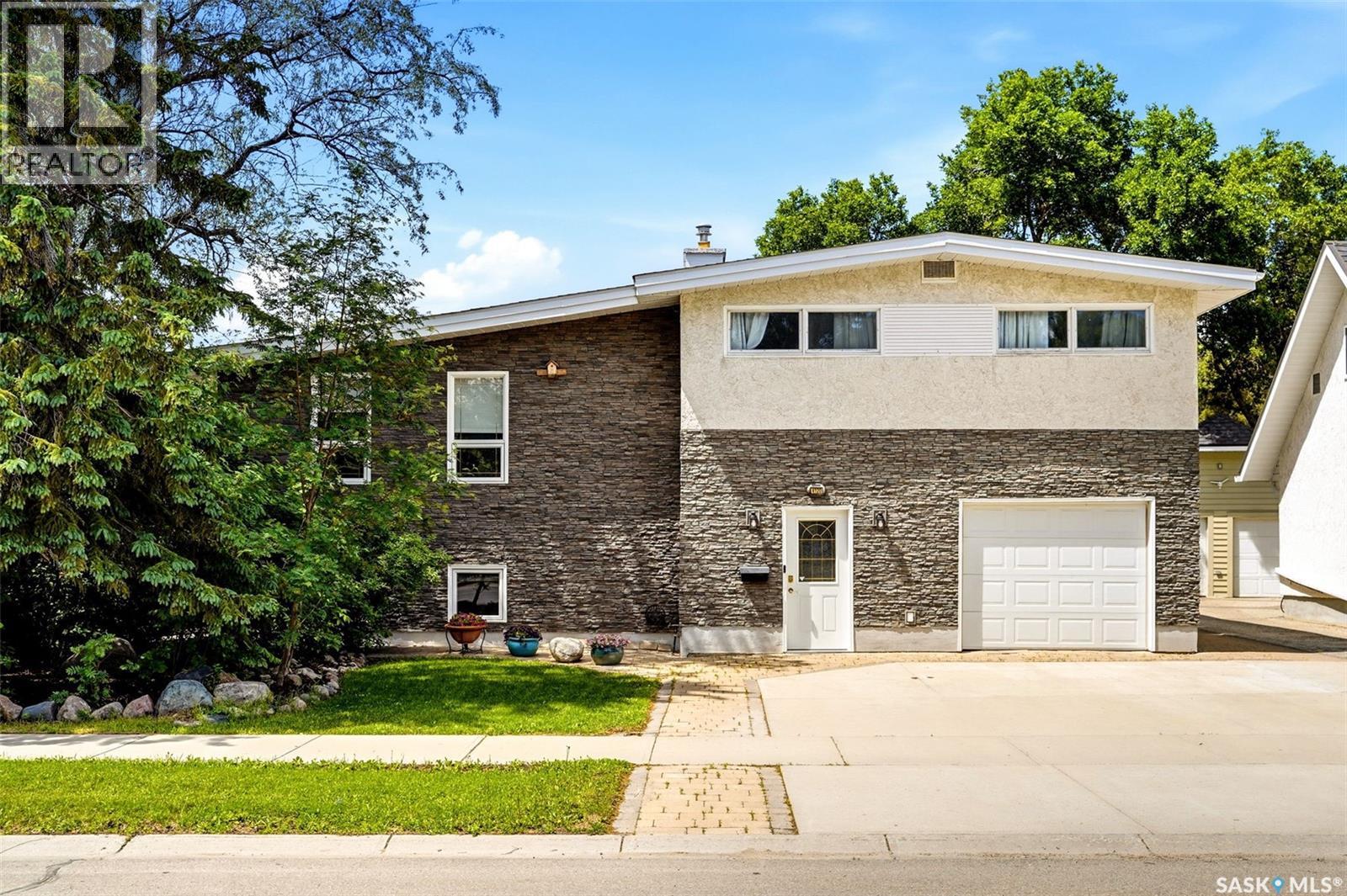 4120 Hillsdale Street, Regina, Saskatchewan  S4S 3Z1 - Photo 2 - SK040225