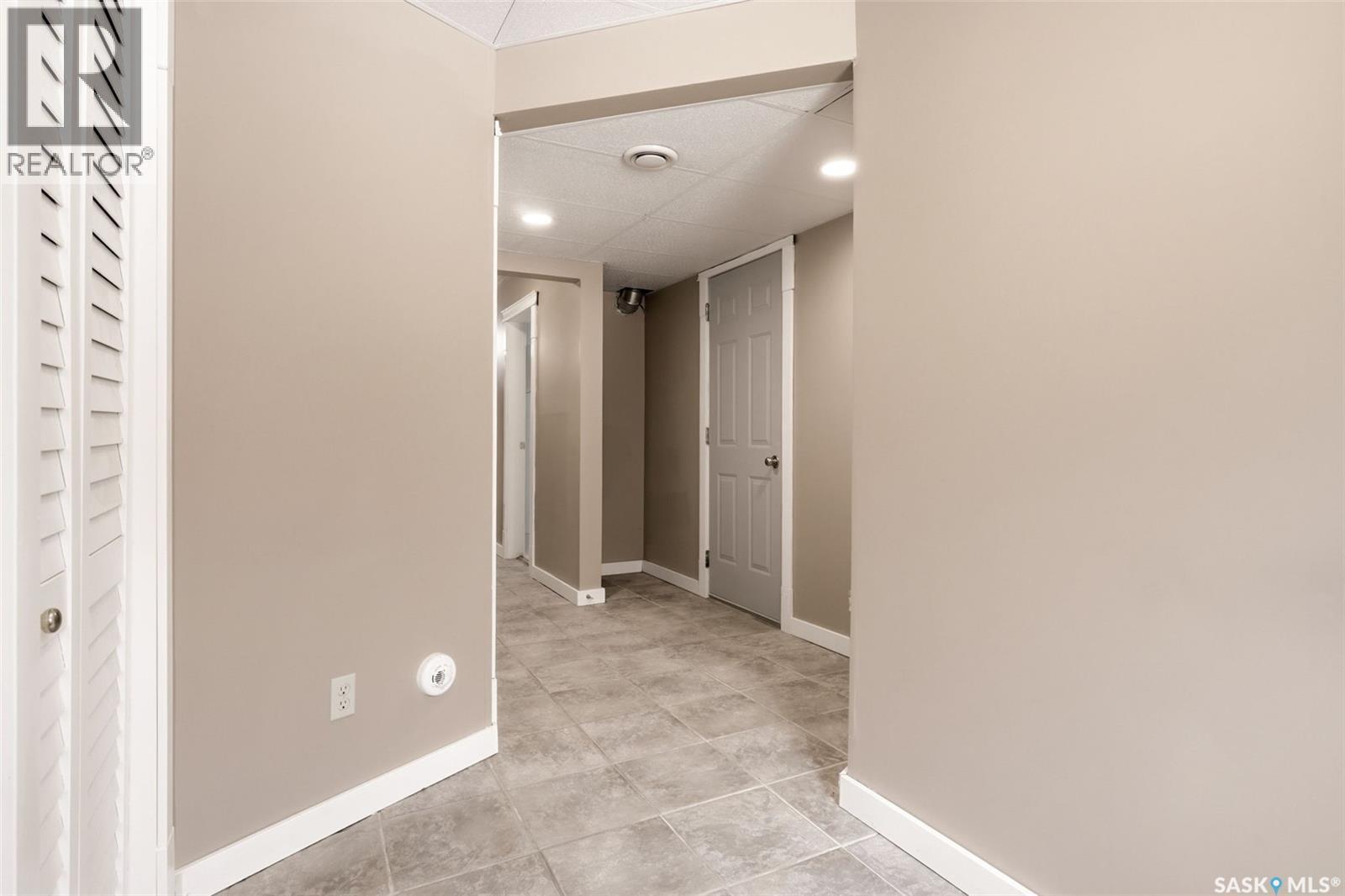 4120 Hillsdale Street, Regina, Saskatchewan  S4S 3Z1 - Photo 4 - SK040225